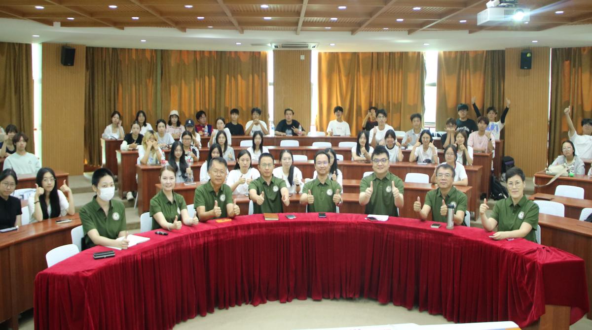 明晰人才培养方向 助力新生学业启航——国际商务学院2026级市场营销本科专业解读会顺利举行