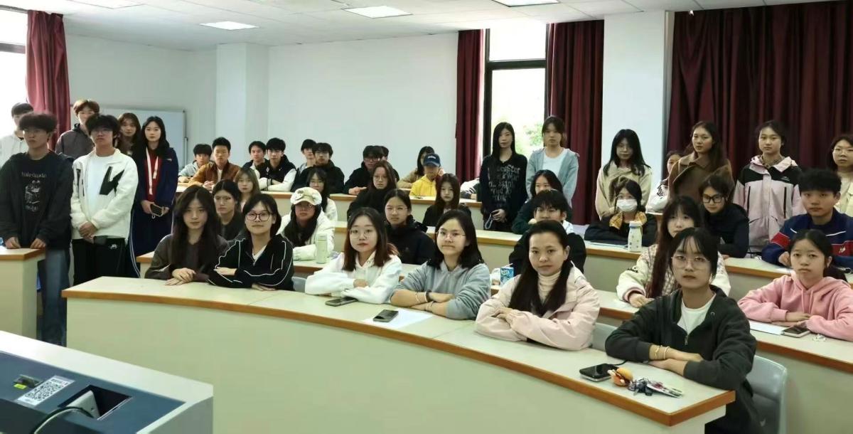 青春逐梦新征程—— 学习党的二十届四中全会精神主题学习会