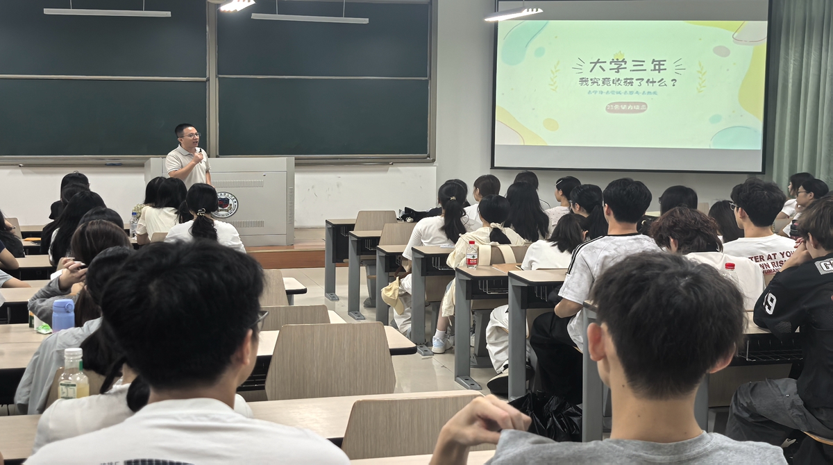 薪火传经验，聚力启新程——国际商务学院2026级市场营销专业开展新老生交流会