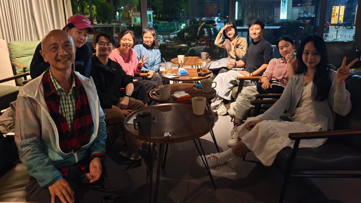 国际班举行“香港经验谈”茶话会：在反思中笃行 在实践中成长